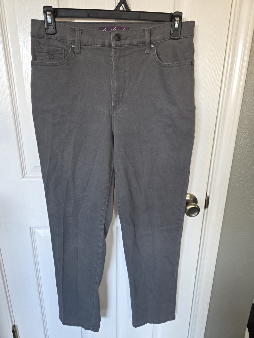 Gloria Vanderbilt Straight Leg Jeans in Gray